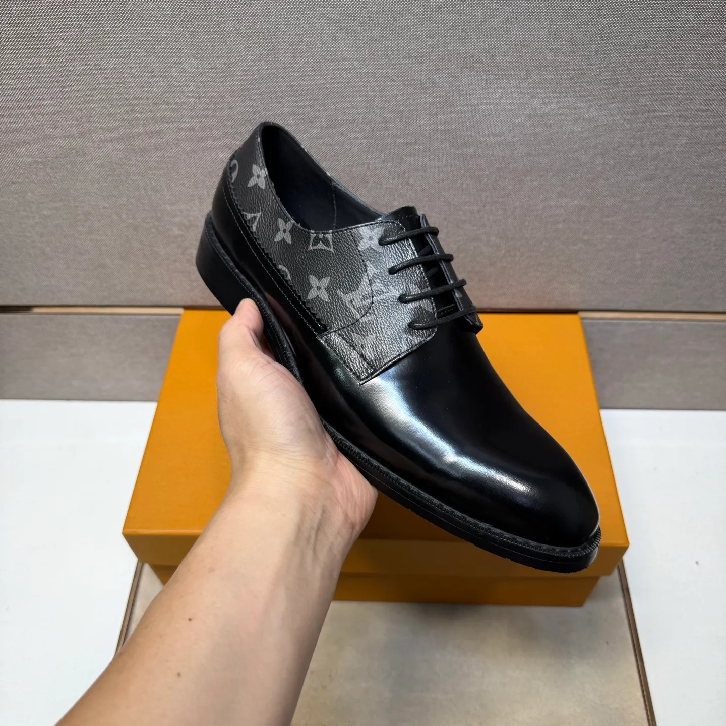 Men's men's shoes 💰pp500 [LV～] Men's casual formal leather shoes 2025z cabinet sales simultaneously 🔶Size: 38-44 #️⃣ 🔷2 colors🔜The upper is made of cowhide stitching ➕Cowhide lining, comfortable and breathable, sole: original comfortable and wear-resistant outsole, ⚠️real thing📱photographed🎬real thing is better📢📢📢